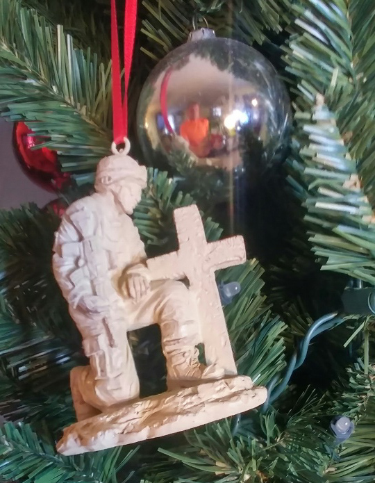 Kneeling USA Soldier Ornament